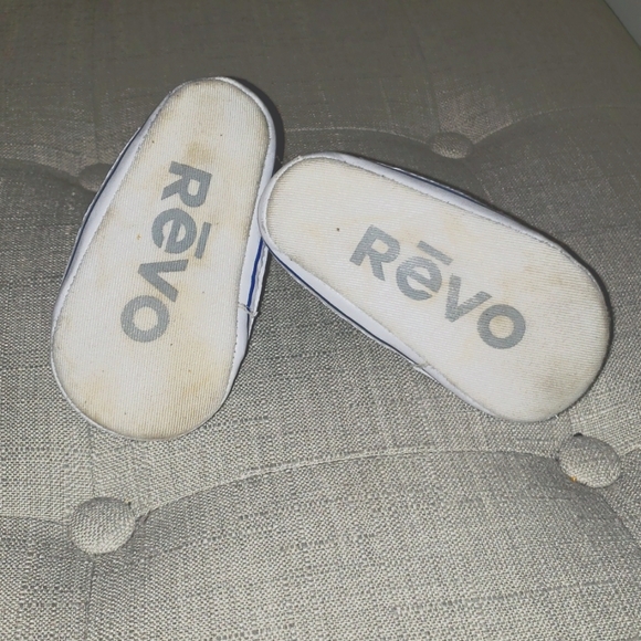 Infant boy shoes- Revo Brand- 6-12 month size - Picture 4 of 4